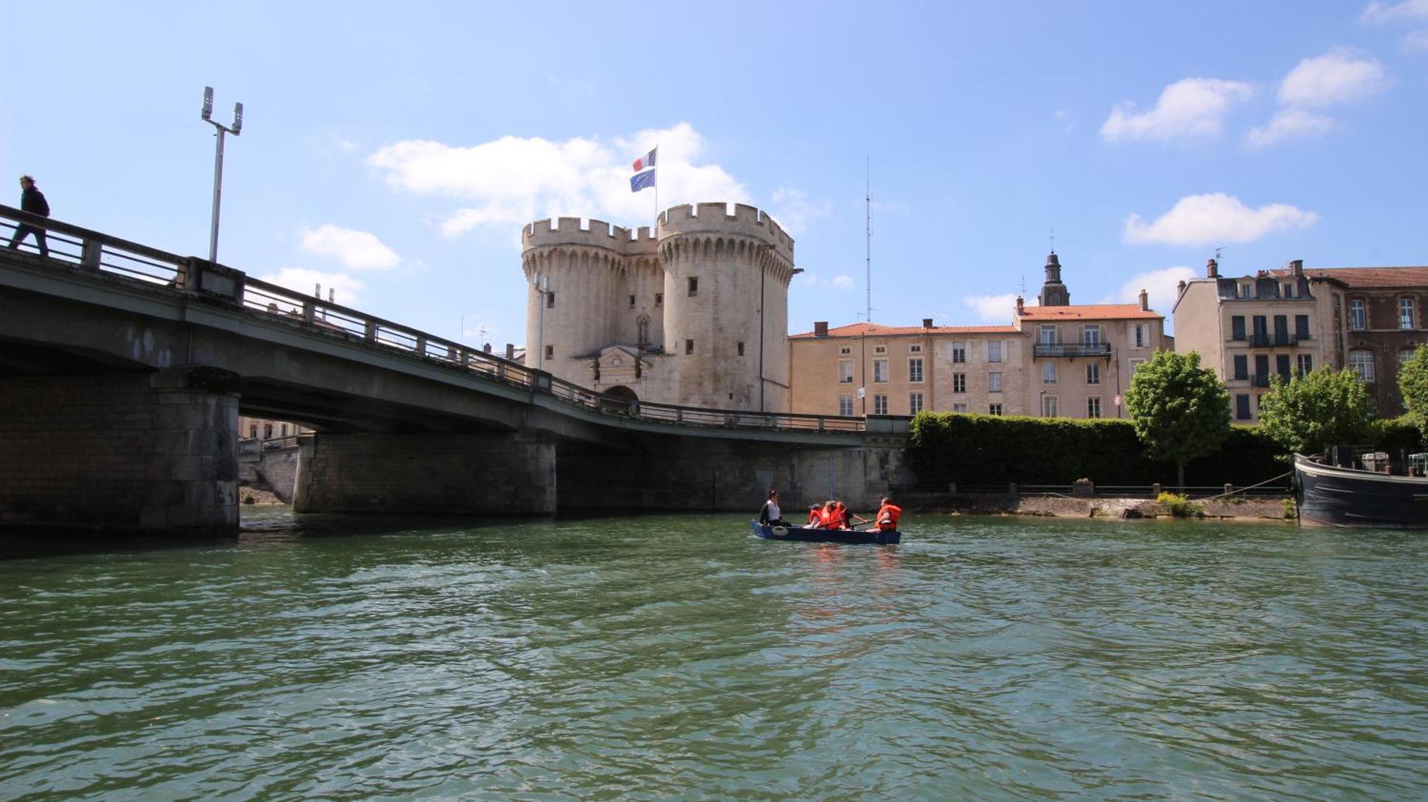 Le Embarque - Gere Par Presta-zen'services - Barque Electrique En Supplement Verdun-sur-Meuse
